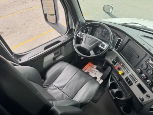 2022 Freightliner Cascadia 126 image 8