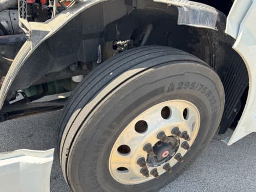 2016 Volvo VNL670 image 9