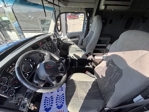 2021 Kenworth T880 image 10