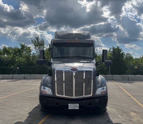 2019 Peterbilt 579 image 2