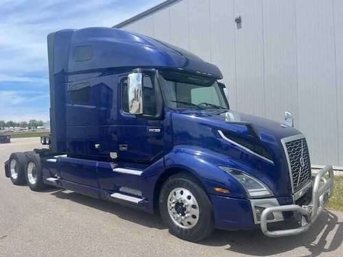 2021 Volvo VNL64T760