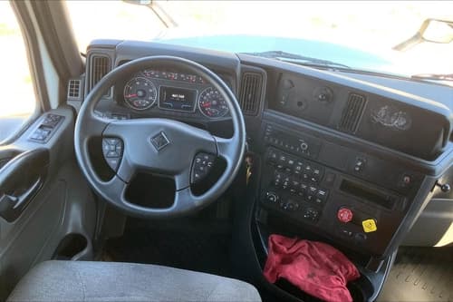2022 International LT625 Sleeper Semi Truck - 73" Raised Roof Sleeper, Cummins 400HP, 12 Speed image 5