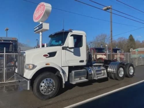 2023 Peterbilt 567