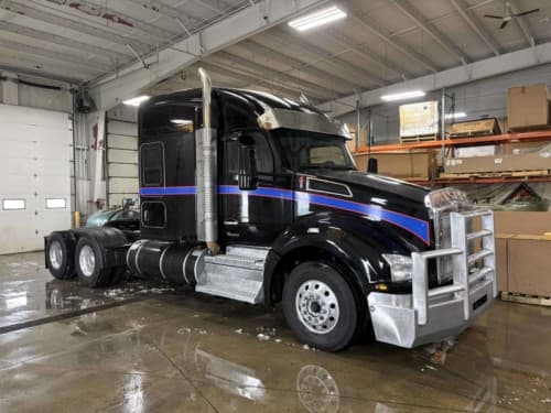 2023 Kenworth T880