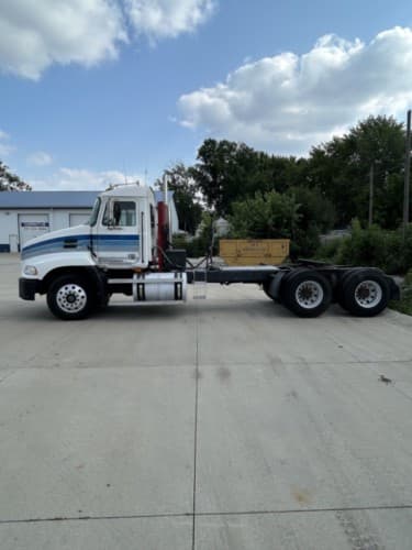 2000 Mack CX613 Well Maintained and Road Ready! image 2