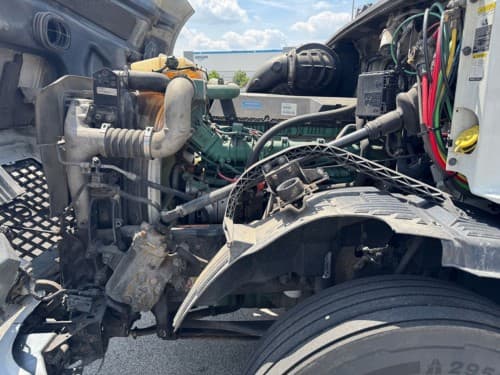 2016 Volvo VNL670 image 7