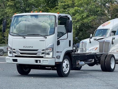 2025 Isuzu NRR