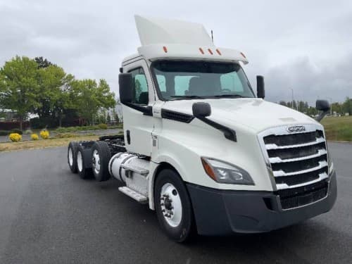 2019 Freightliner Cascadia 126 Day Cab Truck - 505HP, 12 Speed Automatic