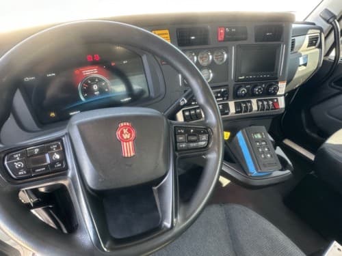 Used 2022 KENWORTH T880