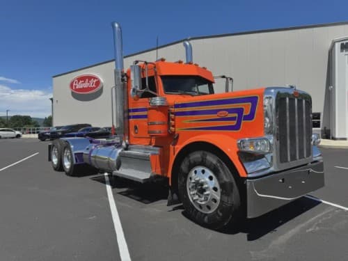 2023 Peterbilt 389