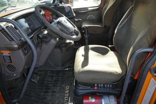 2012 Volvo VNM image 5