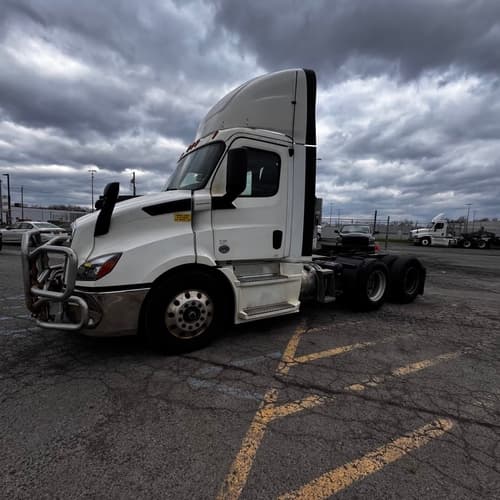 Used 2019 FREIGHTLINER Conventional - Day Cab - CASCADIA 116