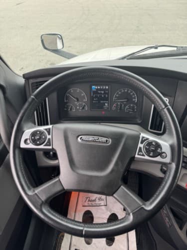 2022 Freightliner Cascadia 126 image 9