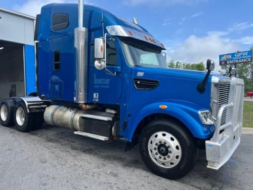 2017 Freightliner Coronado