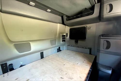 2022 International LT625 Sleeper Semi Truck - 73" Raised Roof Sleeper, Cummins 400HP, 12 Speed image 10