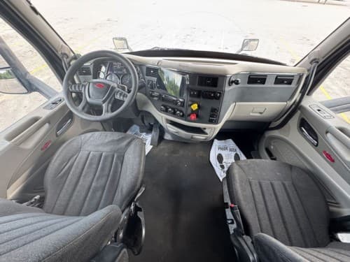 2019 Peterbilt 579 image 12