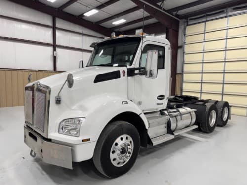 2022 Kenworth T880 Day Cab Truck - Paccar 455HP, 12 Speed Amt