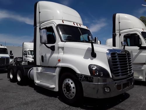 Used 2019 FREIGHTLINER Conventional - Day Cab - CASCADIA 125 For Sale