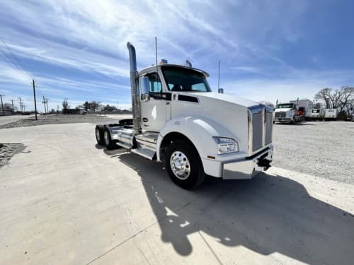 Used 2025 KENWORTH T880
