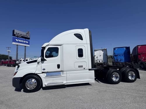 2020 Freightliner Cascadia 126