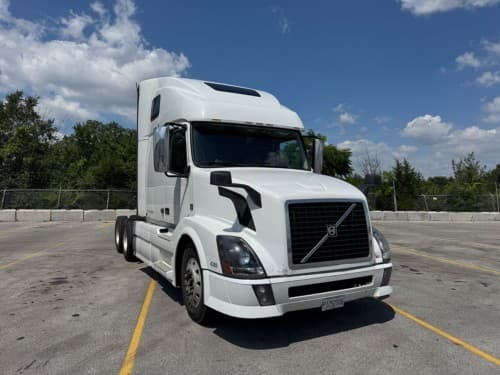 2016 Volvo VNL670 image 2