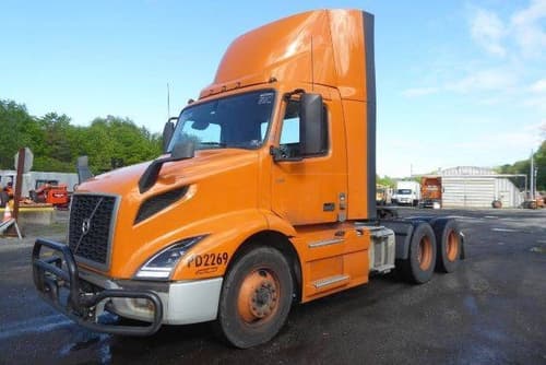 2020 Volvo VNR image 1