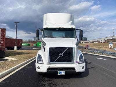 2020 Volvo VNR image 2