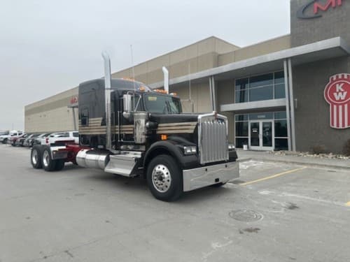 New 2026 KENWORTH W900