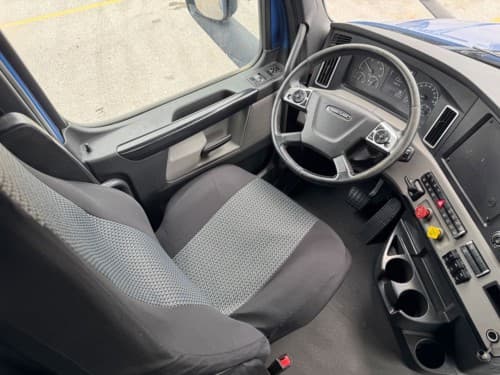 2019 Freightliner Cascadia 126 image 13