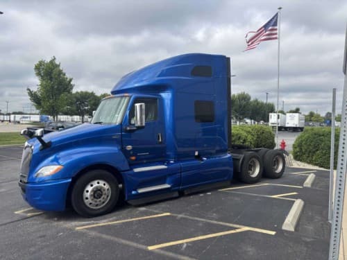 2020 International LT625 image 1