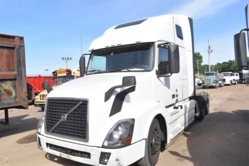 2016 Volvo VNL64T670 Sleeper Semi Truck 