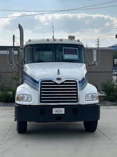 2000 Mack CX613 Well Maintained and Road Ready!