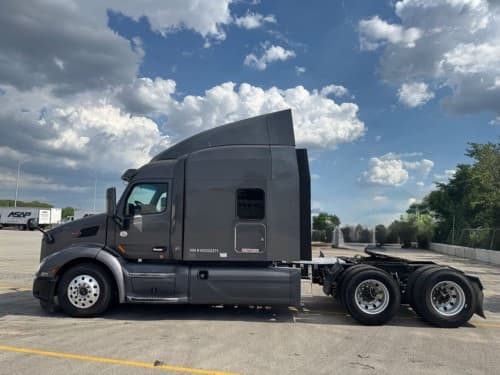 2019 Peterbilt 579 image 8