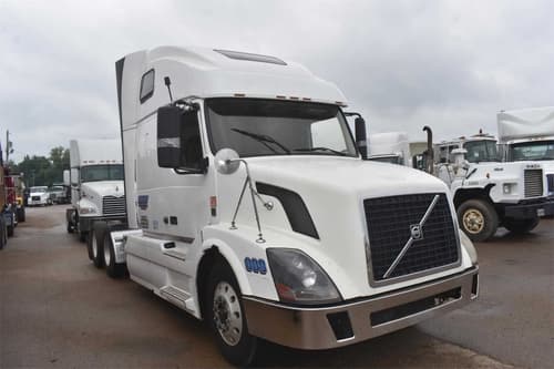2011 Volvo VNL670