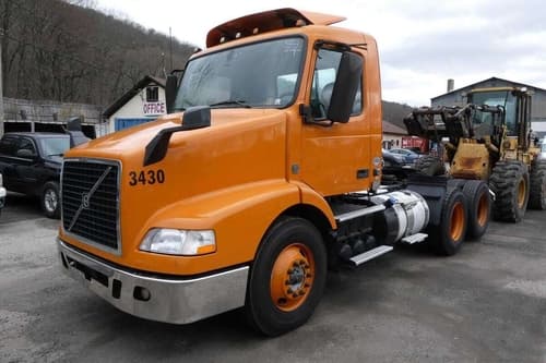Used 2018 VOLVO VNM64T