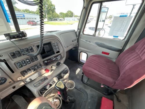 2000 Mack CX613 Well Maintained and Road Ready! image 10