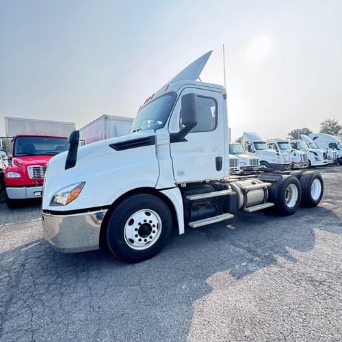Used 2019 FREIGHTLINER Conventional - Day Cab - CASCADIA 126 For Sale