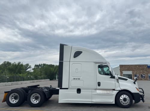 2022 Freightliner Cascadia 126 image 4