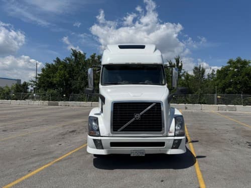 2016 Volvo VNL670 image 3