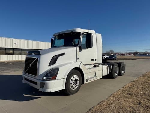2011 Volvo VNL670