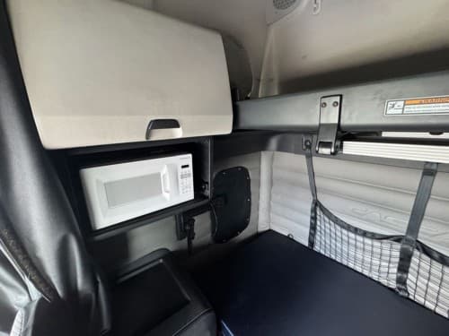 2019 Freightliner Cascadia 126 image 16