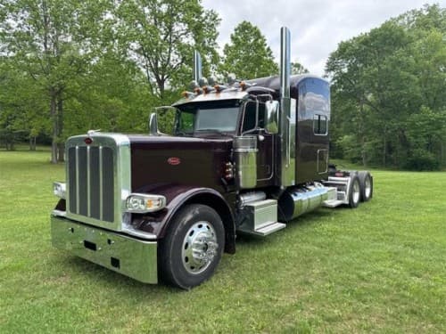 2023 Peterbilt 389 image 1