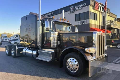 2023 Peterbilt 389