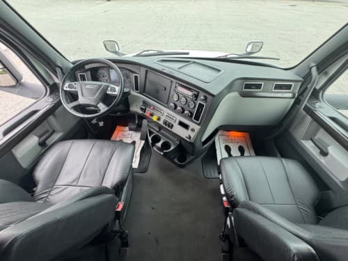 2022 Freightliner Cascadia 126 image 7