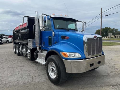 2017 Peterbilt 348