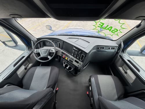 2019 Freightliner Cascadia 126 image 12