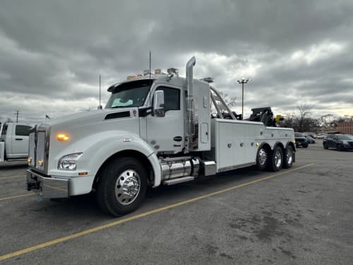 2025 Kenworth T880 with a Century 7035