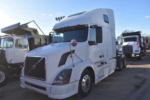 2013 Volvo VNL670