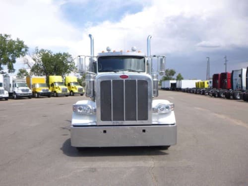 2023 Peterbilt 389 image 2