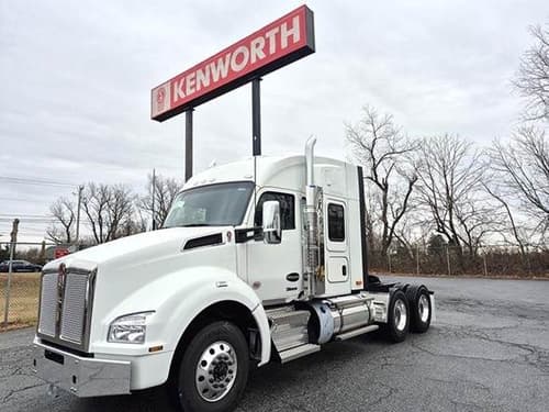 2025 Kenworth T880